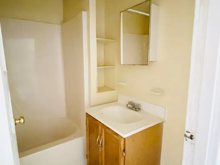 2 N. Dooley Ave. — Photo 14