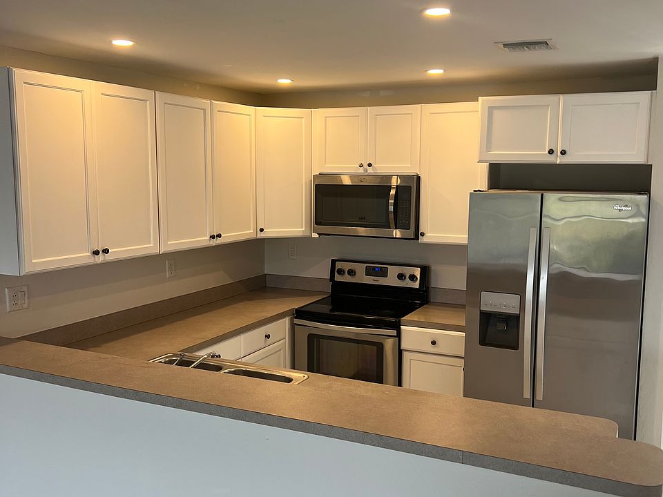 1st image of 1025 SE 12th St #201
