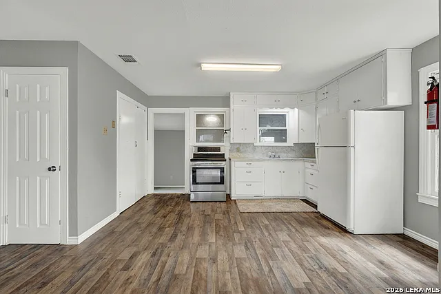 105 E Huebinger St — Photo 12