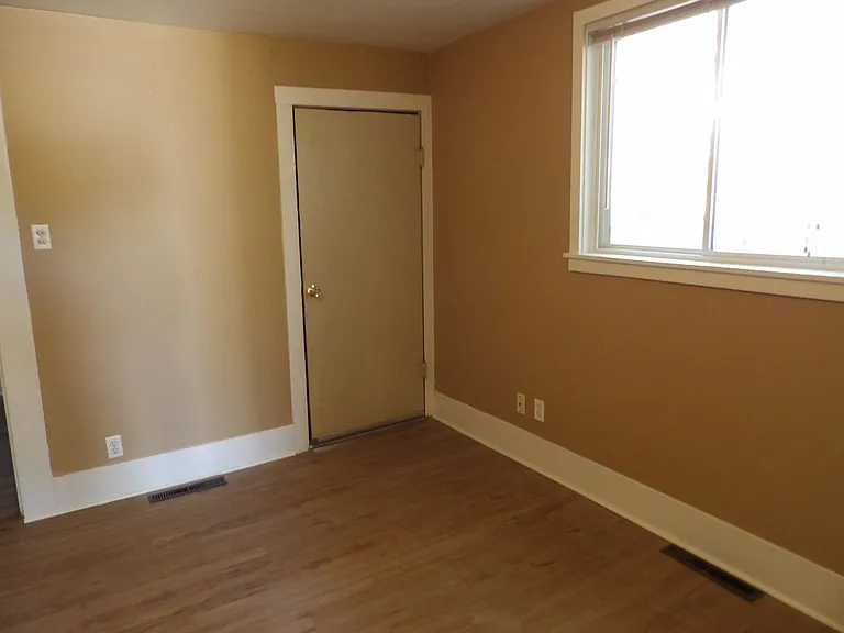 821 S Logan Ave — Photo 14