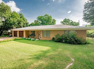 1119 W 2nd St, Elgin, TX 78621