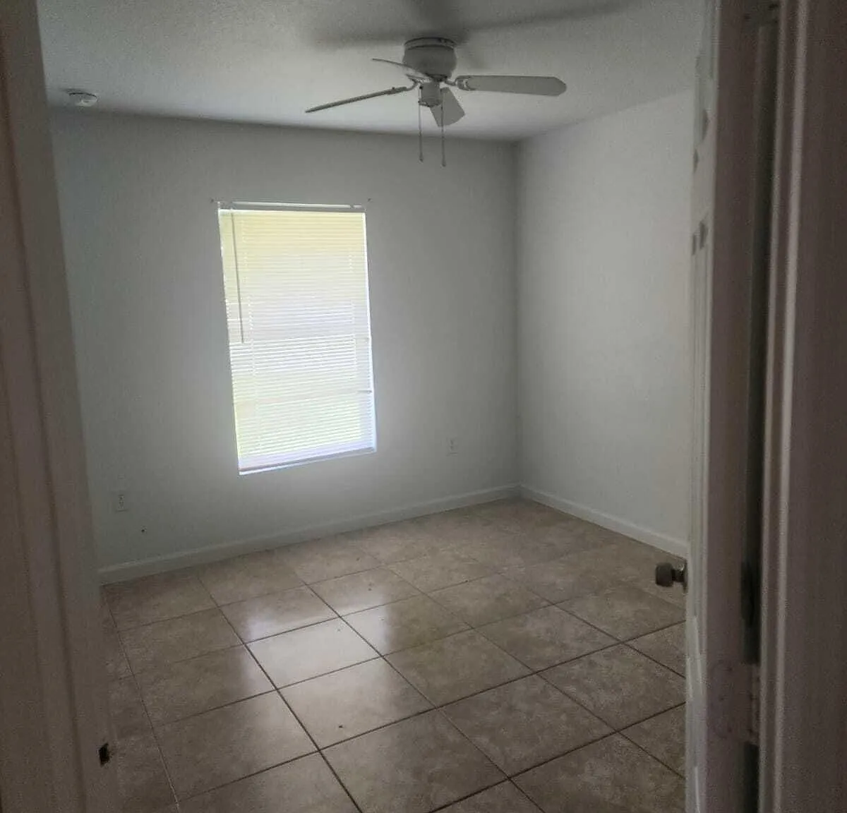 4 bed, 3.0 bath, 1888 sqft, $2,400 — Photo 4