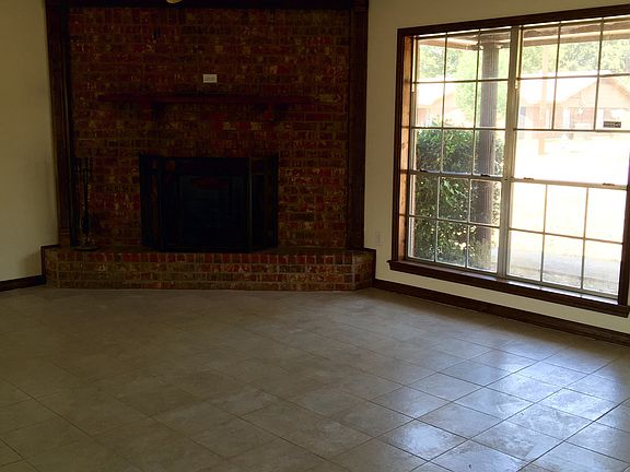 4th image of 304 Palm Dr