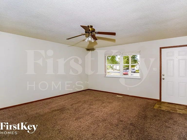 8631 Pleasant Creek Ct — Photo 2