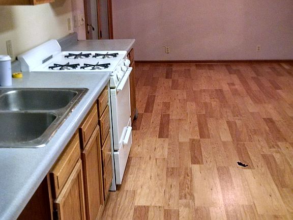 3rd image of 108 N Kearney St