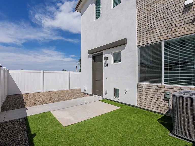 Corsica Villas at 20th Street — Photo 17