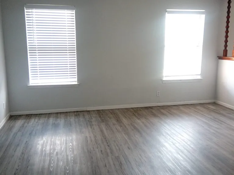 8119 Chipping — Photo 10