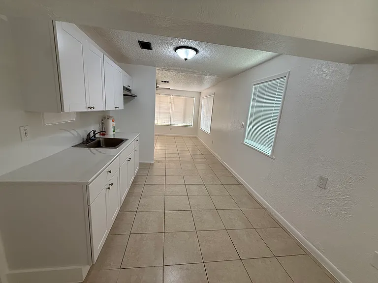 549 Jennings Ave — Photo 6