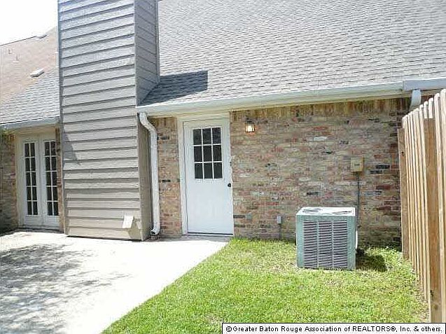 2nd image of 2029 Shire Ln
