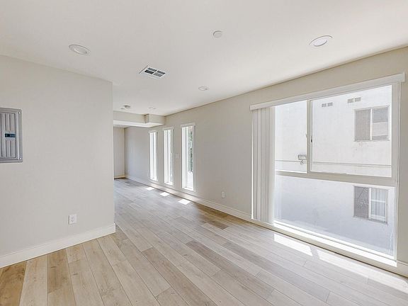 5th image of 953 N Mariposa Ave #A