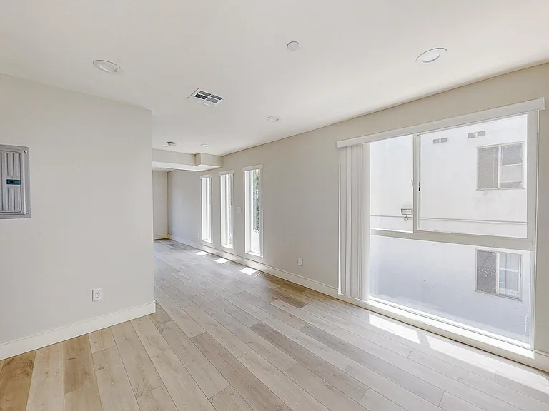 953 1/2 N Mariposa Ave #1/2 — Photo 12