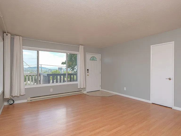 3425 SW Barbur Blvd #12 — Photo 9