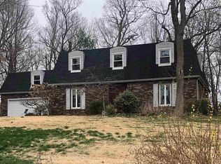 5666 Woodlawn Dr, Newburgh, IN 47630