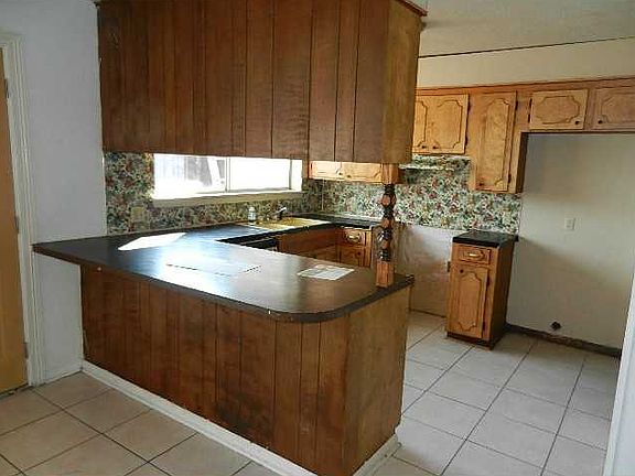 5th image of 984 Whispering Lake Dr