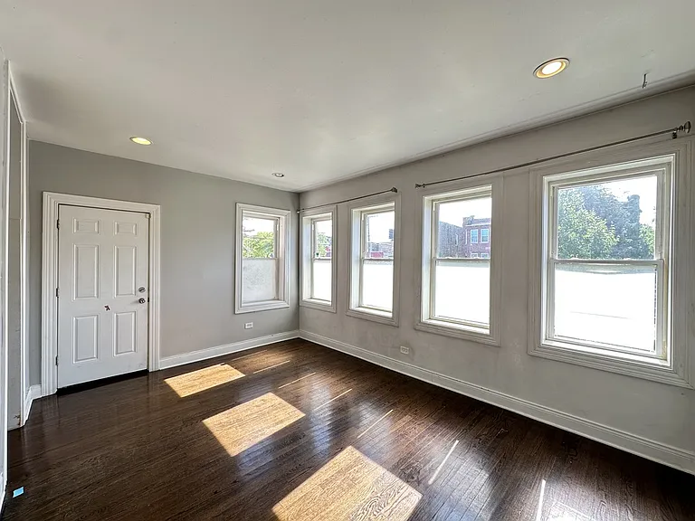 1621 N McVicker Ave #2 — Photo 10
