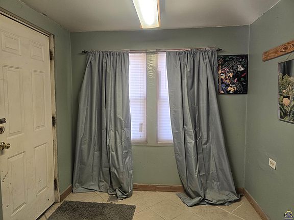 3rd image of 302 2nd St