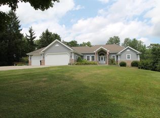 S75W22310 Glenecho Rd, Big Bend, WI 53103