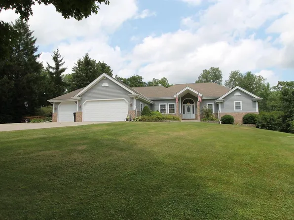 S75W22310 Glenecho ROAD, Big Bend, WI 53103