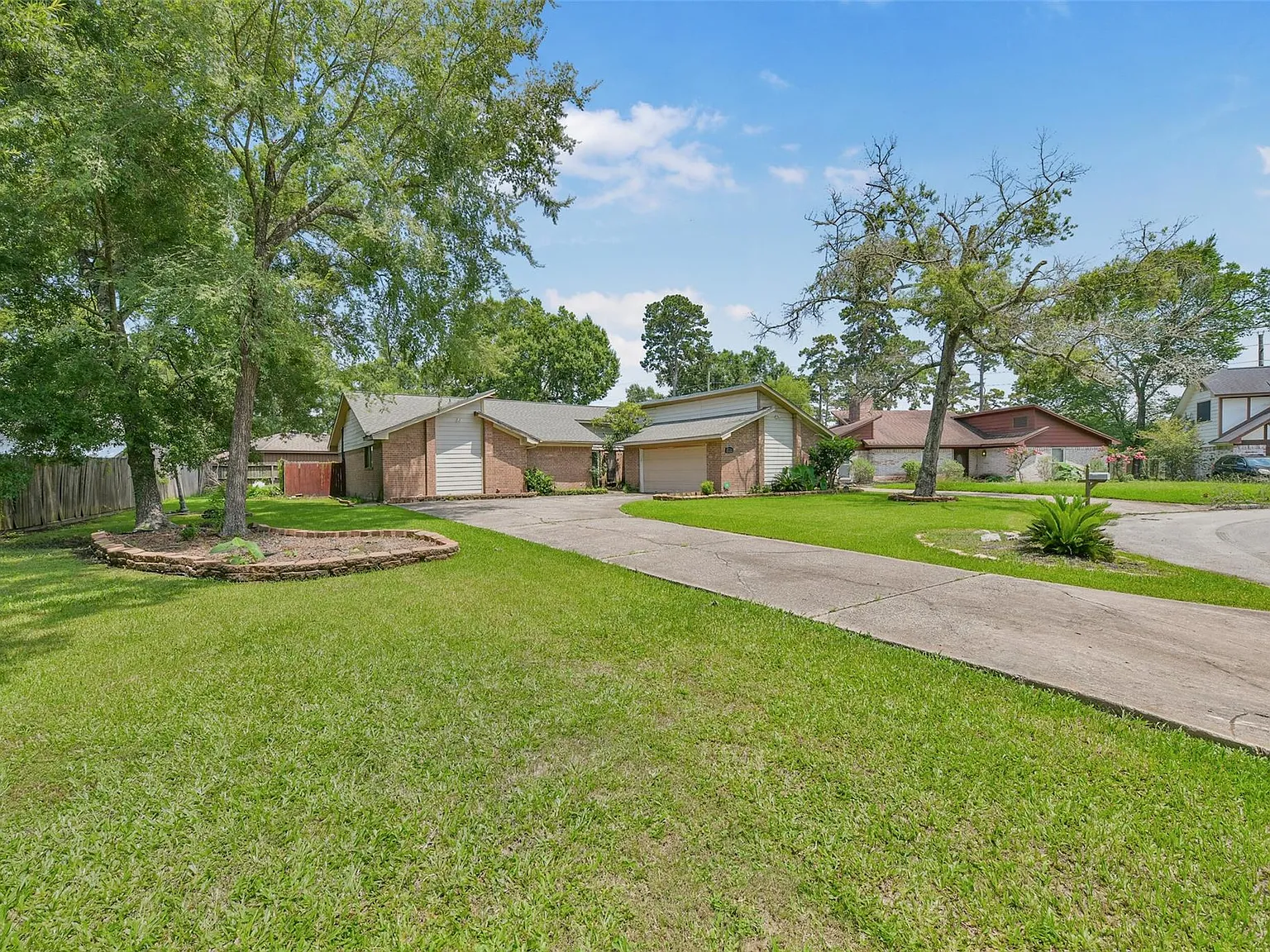 3 bed, 2.0 bath, 2043 sqft, $1,950 — Photo 2