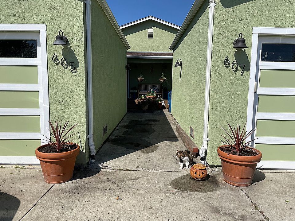 2nd image of 605 Spruce St
