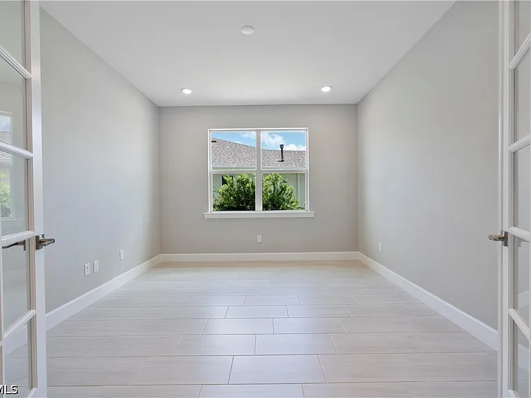 16056 Shoreline Dr — Photo 5