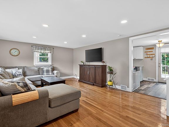 4th image of 9 Arbor Drive