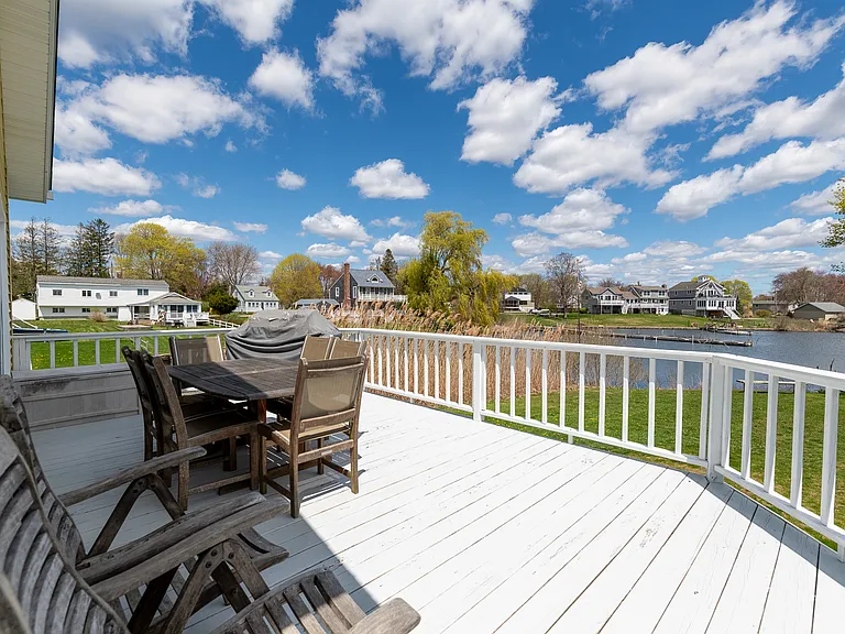 24 Shore Dr — Photo 3