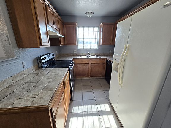 5th image of 1439 E Robert St