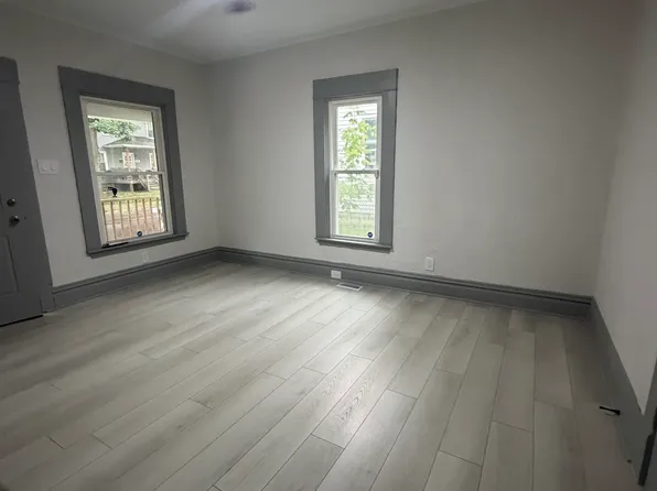 952 Logan St SE, Grand Rapids, MI 49506