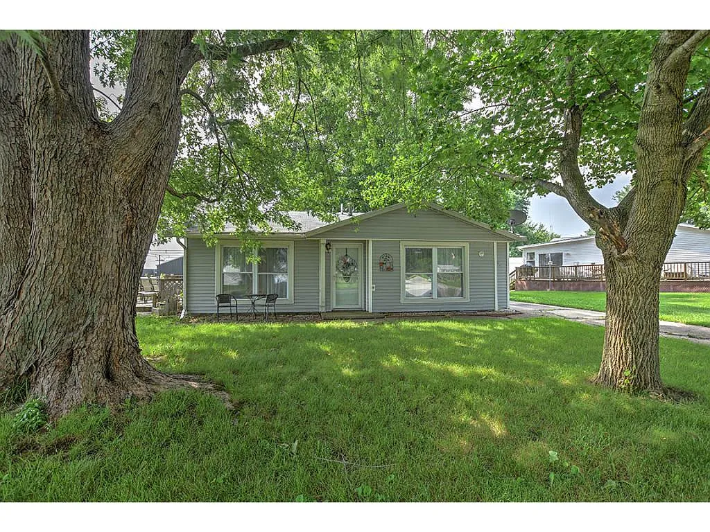 4104 Nottingham Dr photo 1
