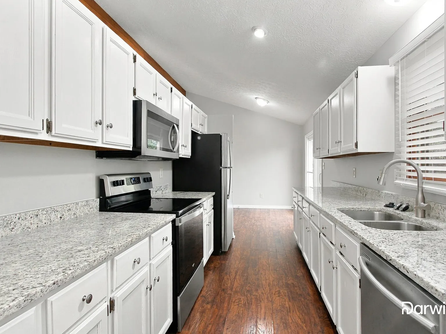 3 bed, 2.0 bath, 1736 sqft, $1,845 — Photo 3