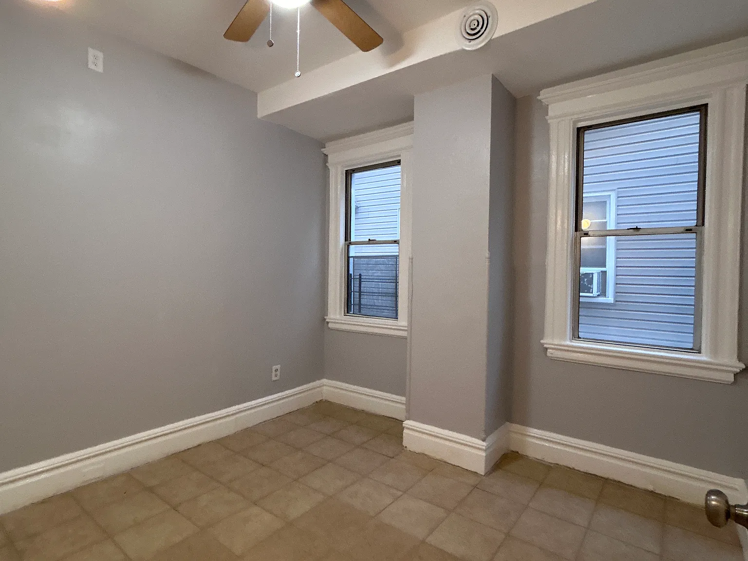 3 bed, 1.5 bath, 1000 sqft, $2,880 — Photo 3