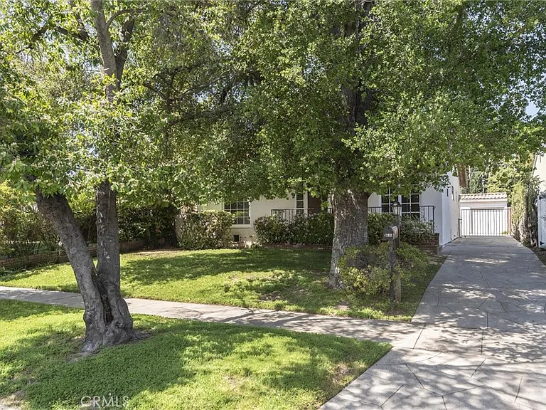 4213 Wilkinson Ave — Photo 2