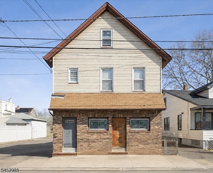 1st image of 77 Maple Ave #77