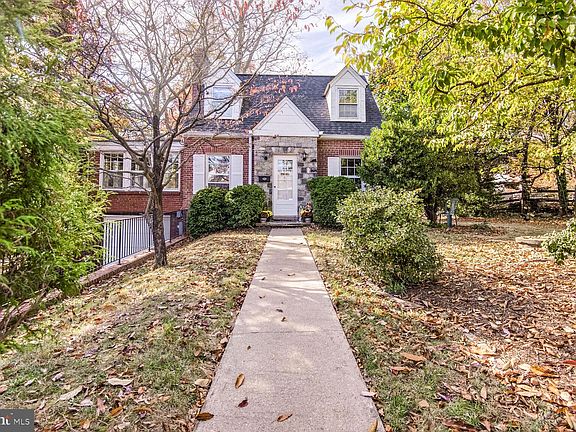2nd image of 3538 Gordon St