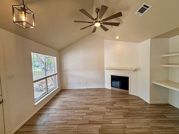 3rd image of 808 Lone Star Dr