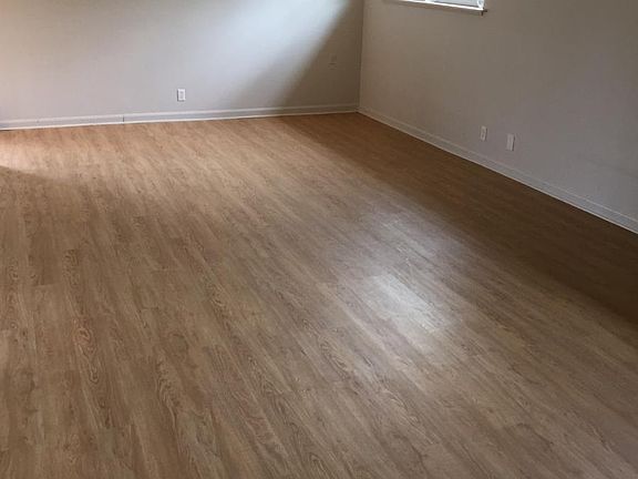5th image of 5055 Providence Dr
