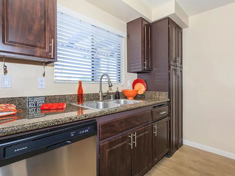 GOURMET KITCHEN