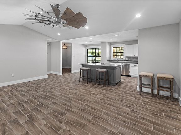 3rd image of 412 N Pearson St