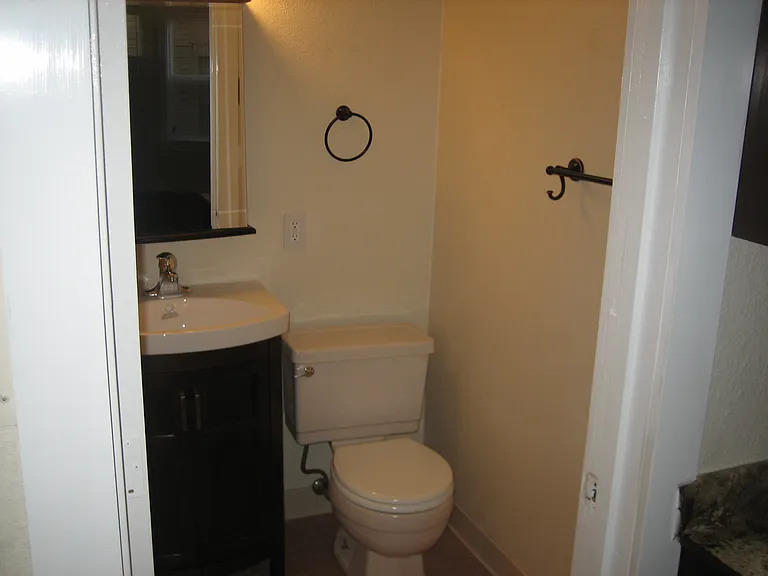 2109 NW Northrup St #3 — Photo 10