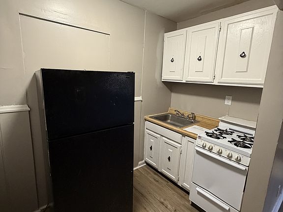2nd image of 2076 Elm Ave APT 14