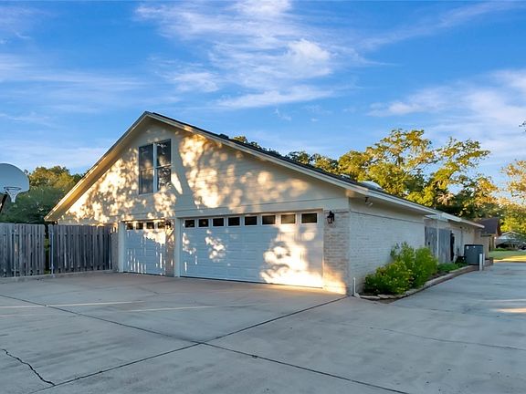 5th image of 103 Woodmere Dr