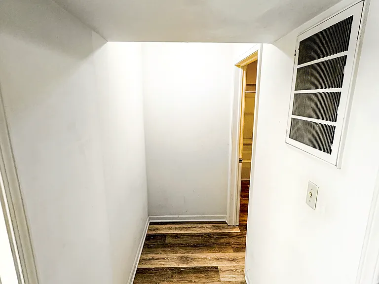 225 W Jefferson St #5 — Photo 6