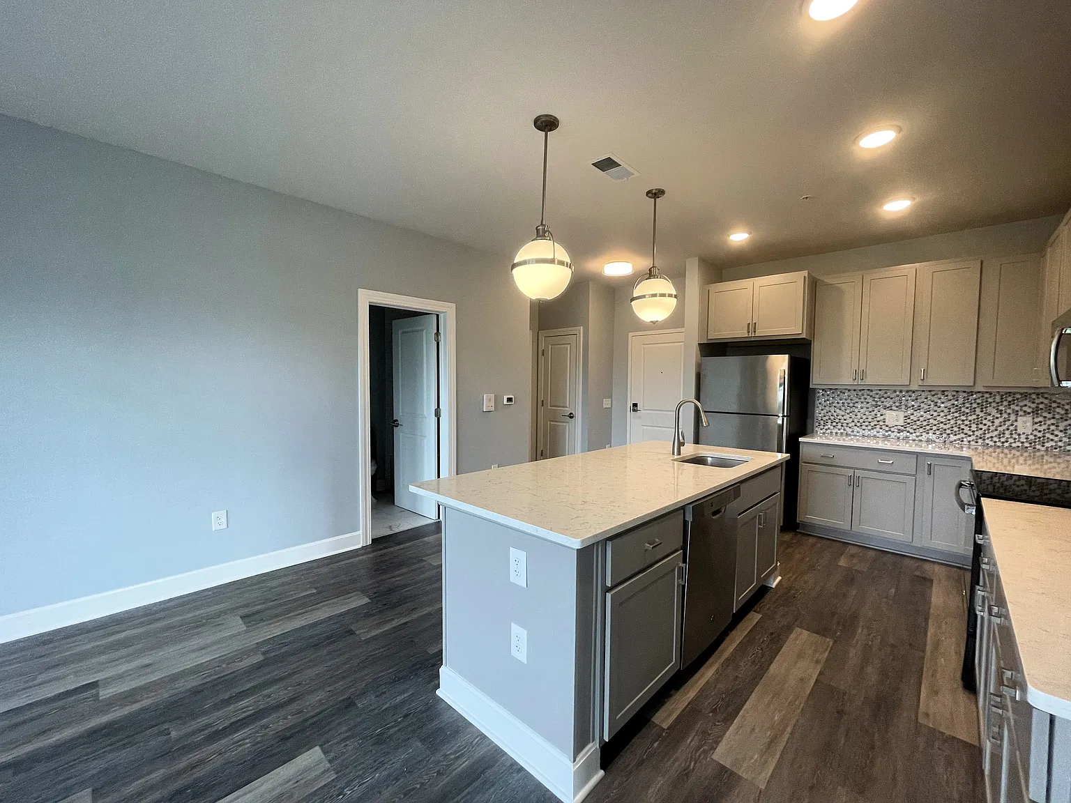 2 bed, 1194 sqft, $1,900 — Photo 3