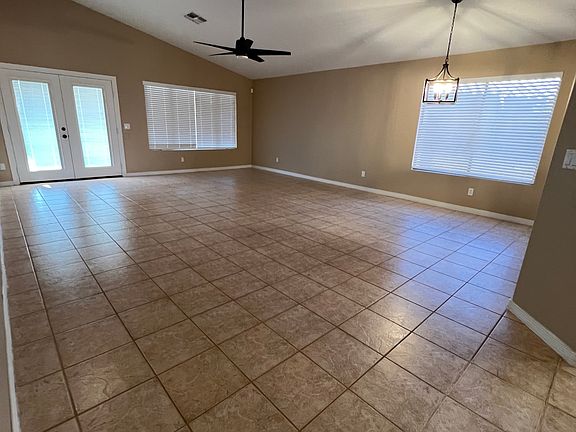 5th image of 621 W Myrtle Dr