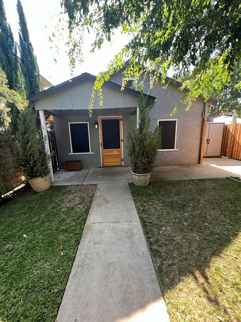 Modern 2 Bed / 1 Bath ADU in Orange - Walking Distance to Chapman University & Old Town Orange! — Photo 1