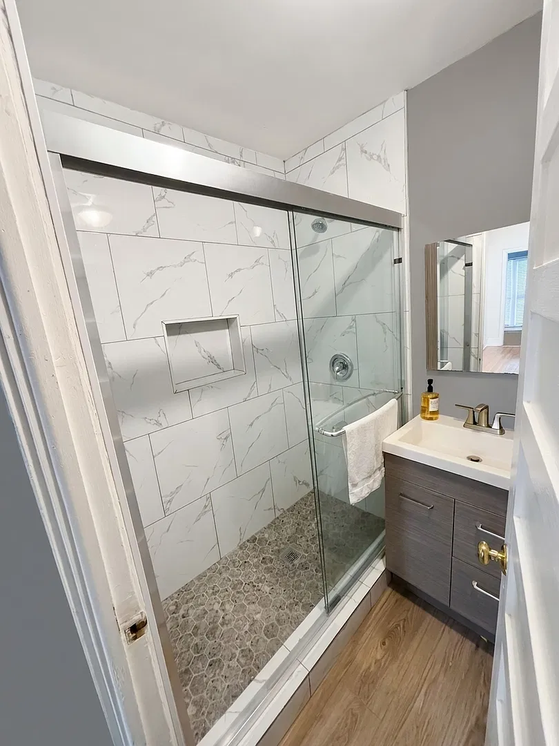 1228 Oak Ave — Photo 2