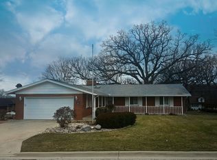 2449 Circle Dr, Ottawa, IL 61350