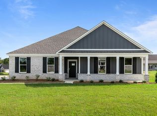 561 Golden Oaks Cir, Dothan, AL 36301
