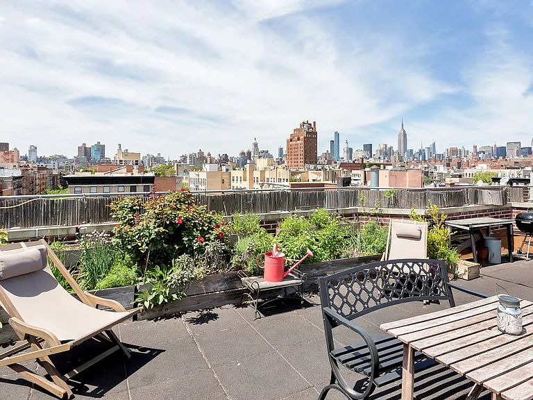 241 E 7th St #2A — Photo 11